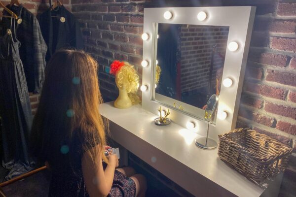 Cele mai bune măsuțe de machiaj cu oglindă luminată – top modele recomandate