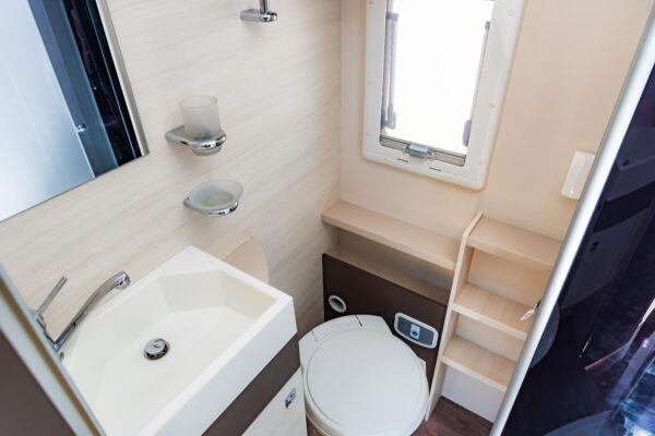 Ce spațiu minim trebuie lăsat între obiectele sanitare într-o baie mică