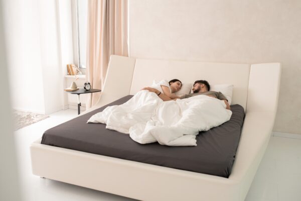 Ce saltea 160x200 alegi pentru patul matrimonial: ghid pe tipuri de somn