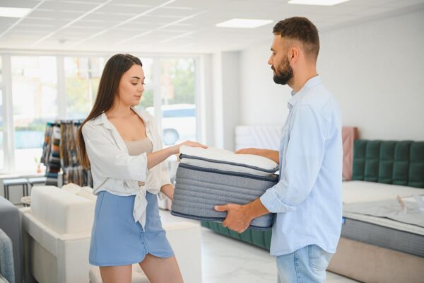 Ce saltea 180x200 alegi dintre mai multe modele: cum compari corect ofertele